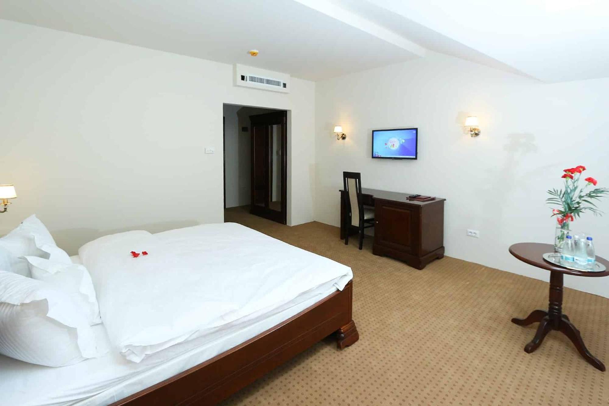 Green Park Boutique Hotel Focşani المظهر الخارجي الصورة
